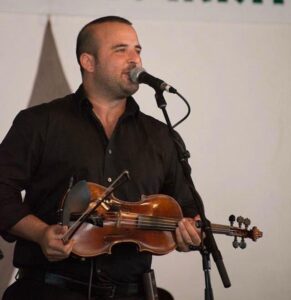 Matt Mancuso playing fiddle