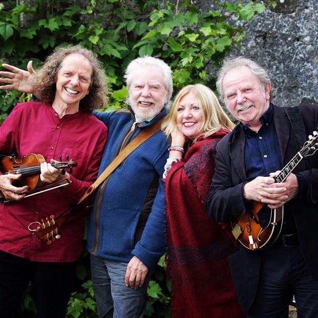 Photo of the Sands family band 3 men 1 women